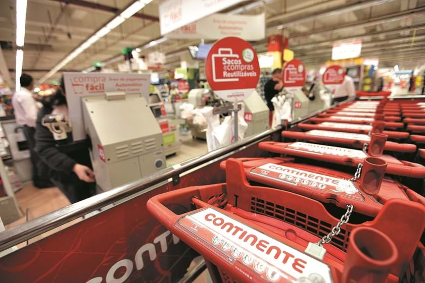 A Sonae diz estar a tentar normalizar a operação nos hipermercados e que o comportamento dos consumidores nas duas últimas semanas não se vai prolongar nos próximos meses.