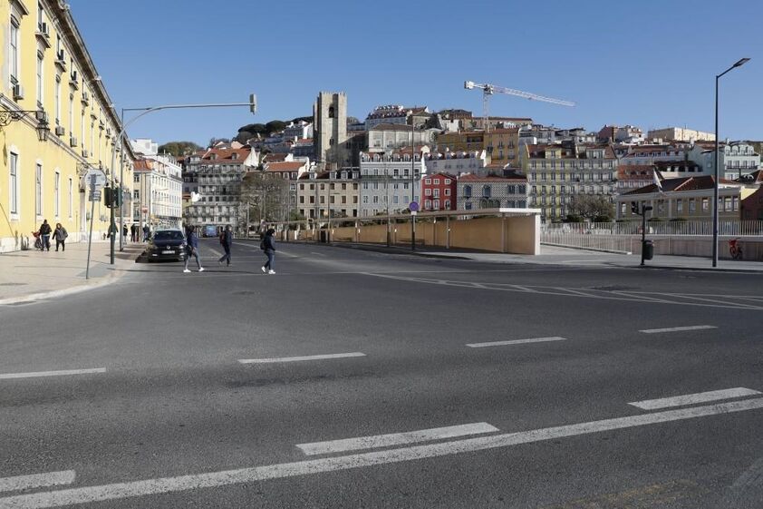 lisboa praça do comercio vazia terreiro do paço