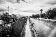 Vista sobre a antiga linha férrea do Ramal da Lousã, na localidade de Ceira, desativado desde 2010, devido às obras inacabadas do Metro Mondego.