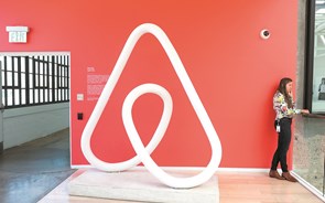 Airbnb regista anúncio preliminar de IPO