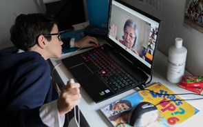 Escolas aguardam ordens do Governo para retomar ensino 'online'