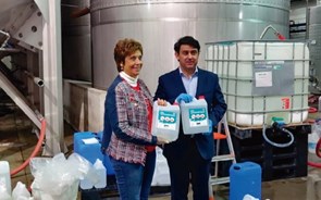 Casa Ermelinda Freitas e IPS juntos na produção de álcool gel e viseiras