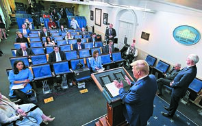 trump eua briefing de imprensa