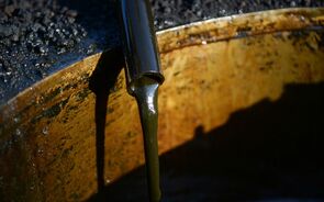 Petróleo avança com perspetivas de maior procura
