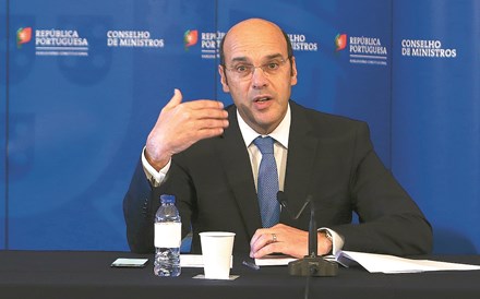 Governo espera economia ao nível de 2015 no final deste ano