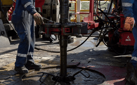 Petróleo recua depois de decisão da OPEP+ sem surpresas