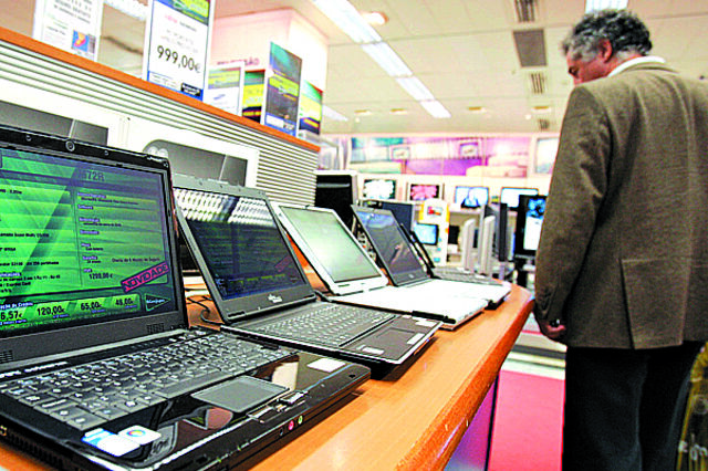 Fábricas em rutura levam até seis meses a repor stocks de portáteis 