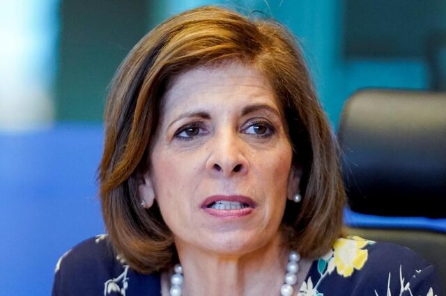 Não vacinados estão a impulsionar pandemia e a aumentar 'hesitação vacinal', diz comissária