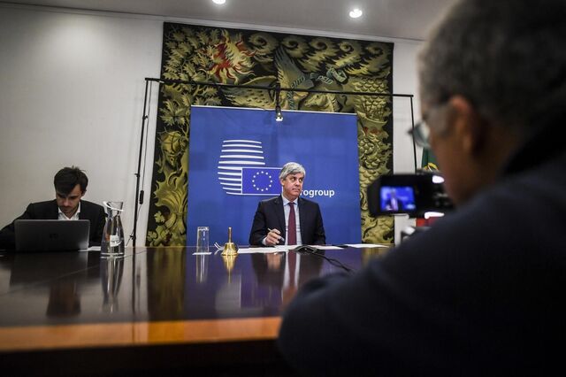 Eurogrupo chega a acordo de compromisso para pacote de meio bilião