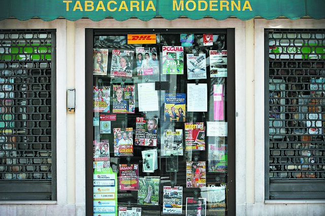 Lojas com menos de 200 metros quadrados podem reabrir na próxima segunda-feira