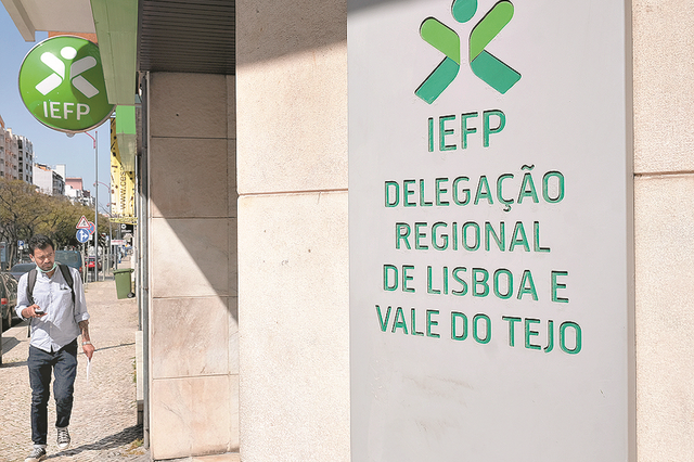 Pandemia põe em risco quase um milhão de empregos no curto prazo