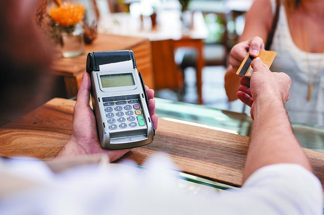 Compras com cartão caíram 46% durante o confinamento. Foram menos 56 milhões por dia 