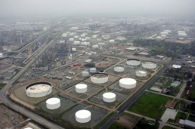 Petróleo nos 100 dólares negativos não é ficção se os tanques encherem