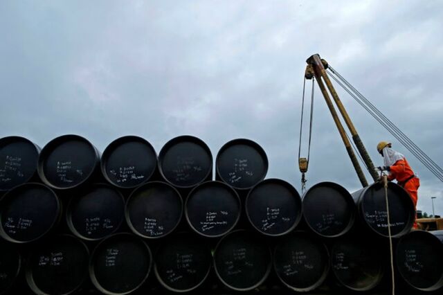 Petróleo de olho em Trump, Irão e OPEP
