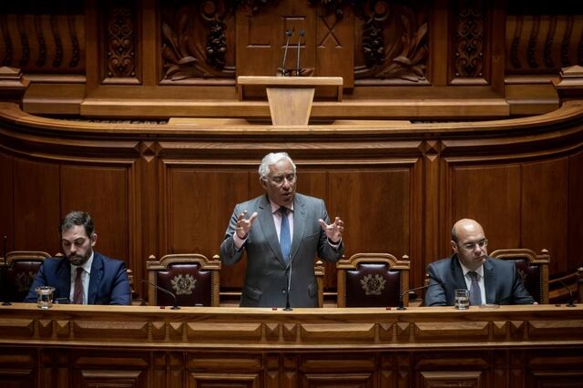 Costa recua e volta a excluir austeridade
