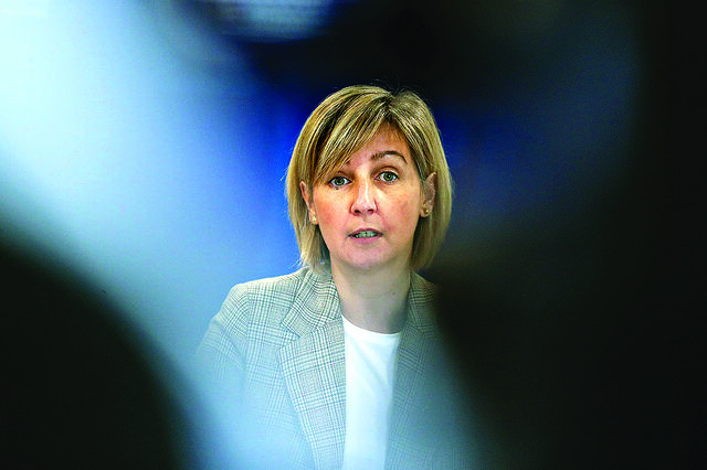 Taxa de contágio está ainda acima de um
