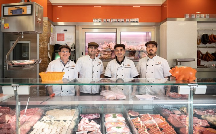 José António, João Dias, Daniel Carvalho e Rodrigo - talho Super desconto gourmet, na Rua grão Vasco, Benfica.