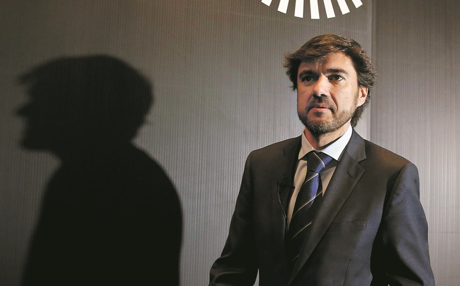 A operadora liderada por Miguel Almeida vendeu as torres de telecomunicações à espanhola Cellnex.