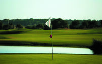 Os campos de golfe do Algarve foram escolhidos para o cenário de gravação.