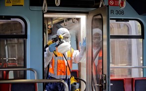 DGS recomenda desinfeção, máscara e distanciamento social nos transportes