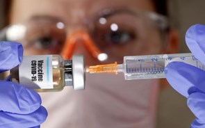 Sanofi e GSK prometem 60 milhões de vacinas ao Reino Unido