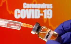 Covid-19: Reino Unido, EUA e Canadá acusam Rússia de tentar roubar informação sobre vacinas