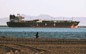 Petróleo perde força com novo avanço do vírus