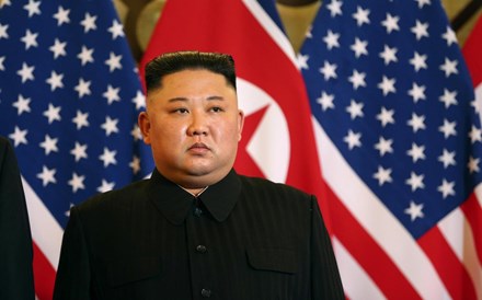 Kim Jong-un aparece em público e acaba com rumores sobre a sua saúde