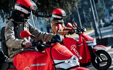 Motos elétricas partilhadas da Acciona voltam ao serviço em Lisboa