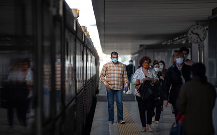 Transporte de passageiros e mercadorias afunda no segundo trimestre