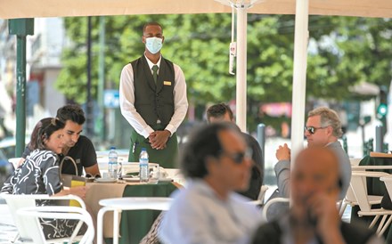 Dia da reabertura adiado para muitos restaurantes