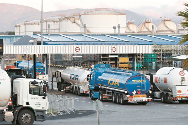 Armazéns são o novo ouro do petróleo. Portugal tem 90% dos depósitos cheios