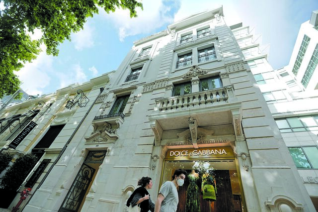 Paula Amorim desafia pandemia e abre loja Dolce & Gabbana em Lisboa