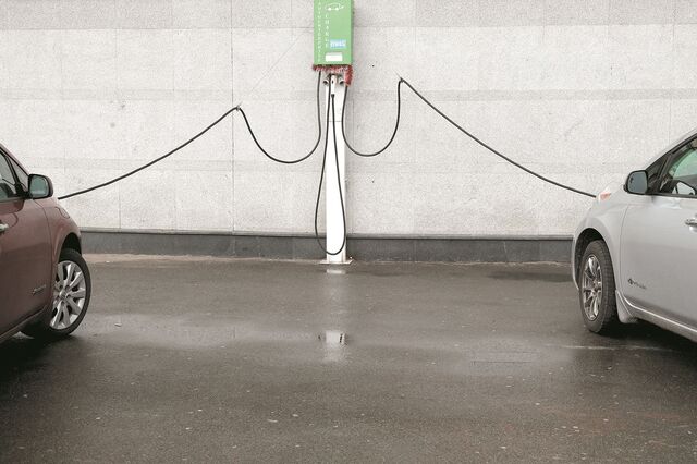 Escritórios e lojas grandes obrigados a instalar carregadores elétricos até 2024
