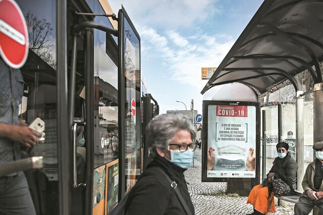 Portugueses divididos quanto à obrigação do uso de máscara na rua