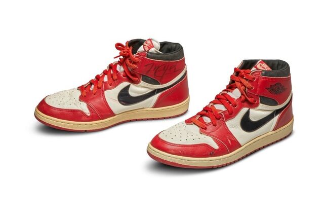 Par autografado de ténis Air Jordan comprado por mais de meio milhão de euros
