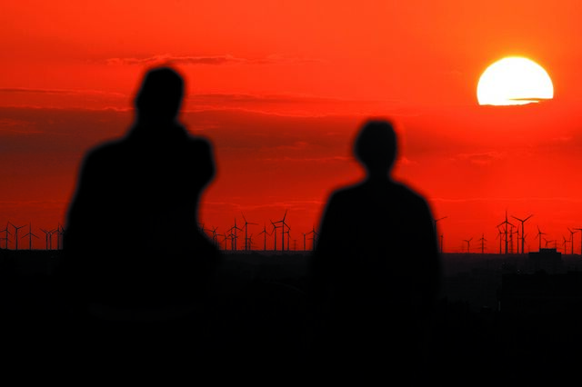 Domingo mais caro da história: preço da luz bate máximos