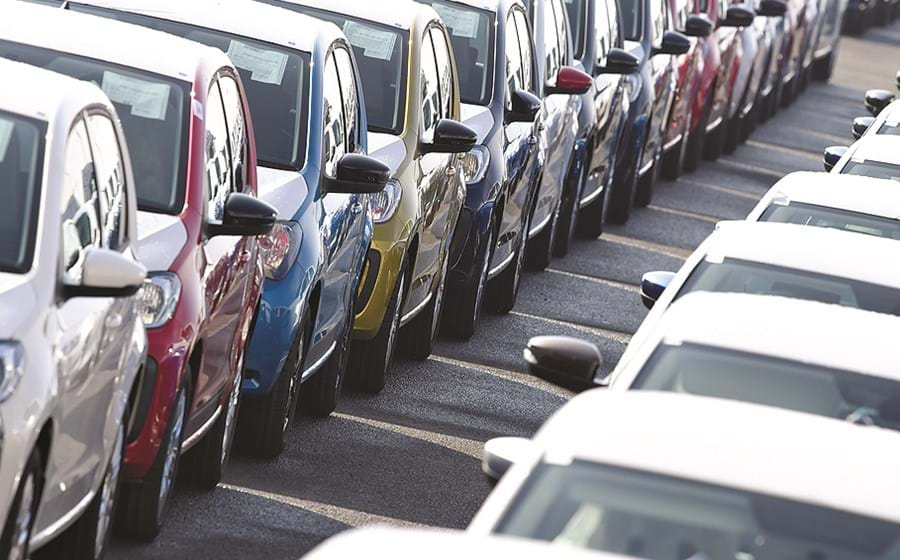 As vendas de automóveis em todo o mundo deverão cair este ano para mínimos desde 2009.