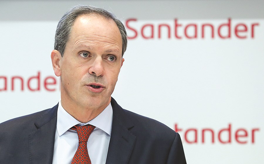 O Santander Portugal, liderado por Pedro Castro e Almeida, constituiu provisões de 30 milhões nos primeiros três meses do ano devido à covid-19.