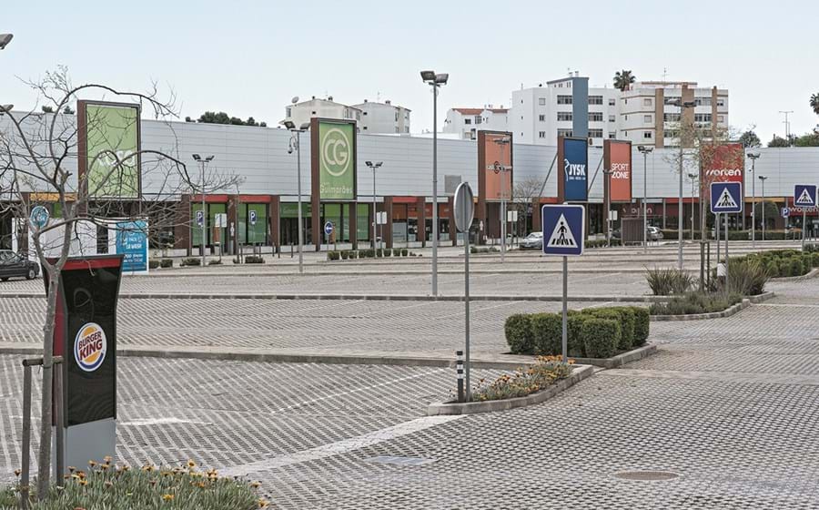 O plano de desconfinamento prevê que a 1 de junho todas as lojas poderão reabrir ao público sem restrições.