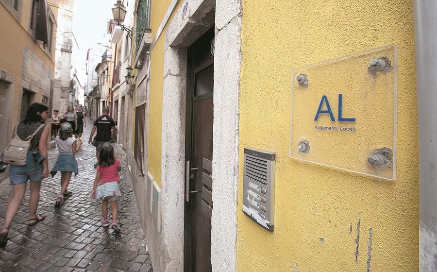 A Câmara de Lisboa quer trazer para o mercado habitacional imóveis do alojamento local que agora estão sem clientes.