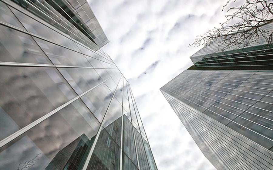 As Natura Towers, localizadas na zona de Telheiras, têm oito pisos cada e foram inauguradas em 2009.