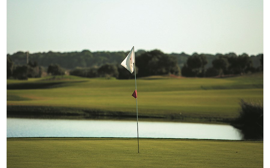As 83 infraestruturas de golfe existentes em Portugal mantêm-se encerradas.