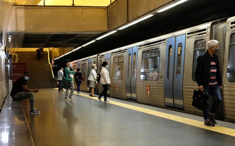  Primeiro dia de desconfinamento - Utlização de máscaras de proteção nos transportes públicos em Lisboa.