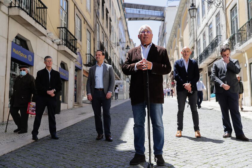António Costa baixa 