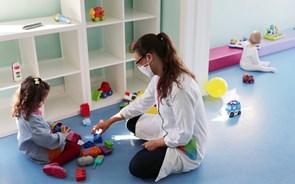 Creche gratuita no privado para crianças sem vaga nas IPSS só em janeiro de 2023