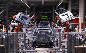 Alemanha aprova pacote de três mil milhões para apoiar indústria automóvel