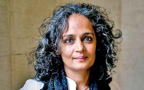 Arundhati Roy, a deusa das pequenas pessoas