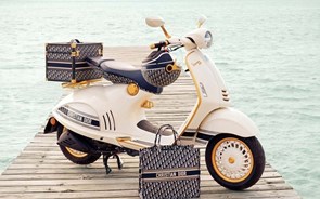 Dior alia-se à vespa para uma scooter de sonho