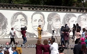 Heróis do combate à pandemia marcados nas paredes do São João pelo traço de Vhils 